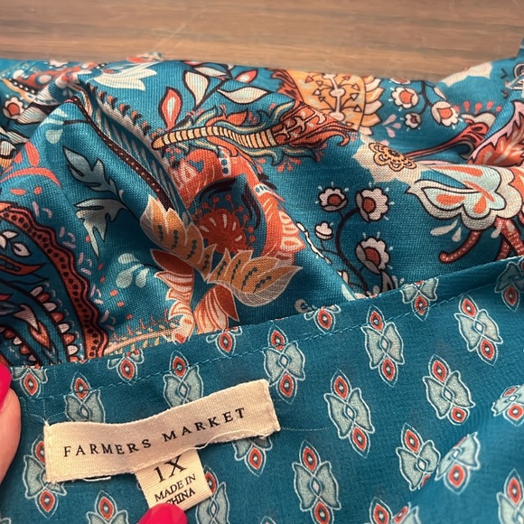 Tee shirt fabric bodice
Yoke is silky print - Picture 3 of 4